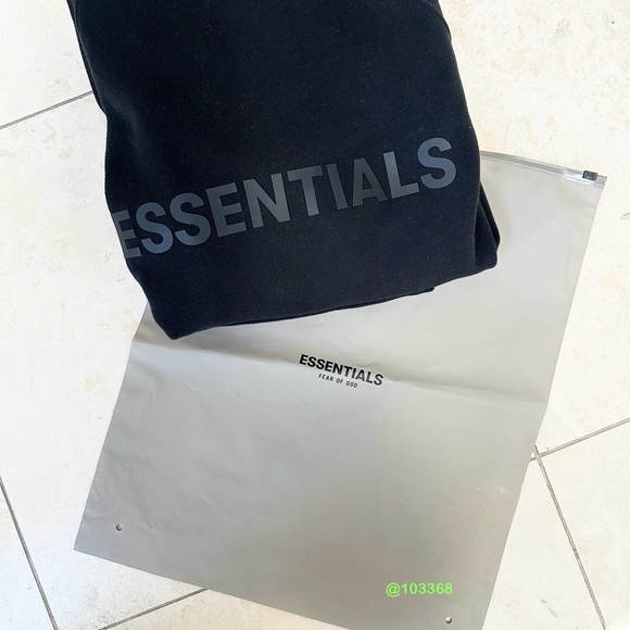 FEAR OF GOD | ESSENTIALS PULLOVER OVERSIZED FRONT-LOGO FLEECE HOODIE UNISEX - Picture 5 of 11